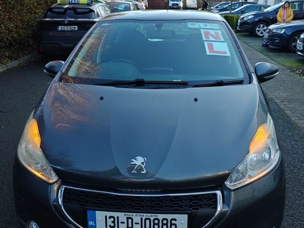 Peugeot 208 Hatchback, Petrol, 2013, Grey