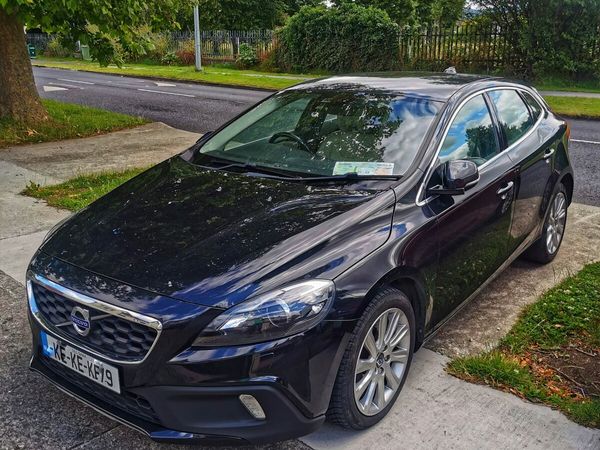 Volvo V40 Hatchback, Diesel, 2013, Black