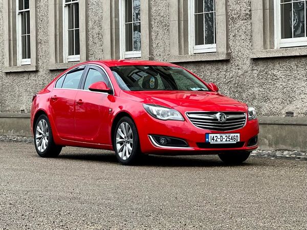 Vauxhall Insignia Hatchback, Diesel, 2014, Red