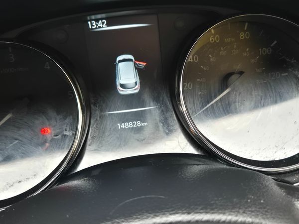 Nissan Qashqai SUV, Diesel, 2017, Grey