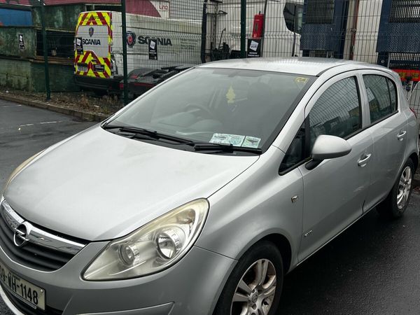 Hyundai i10 Hatchback, Petrol, 2009, Gold