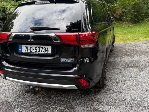 Mitsubishi Outlander SUV, Petrol Plug-in Hybrid, 2017, Black