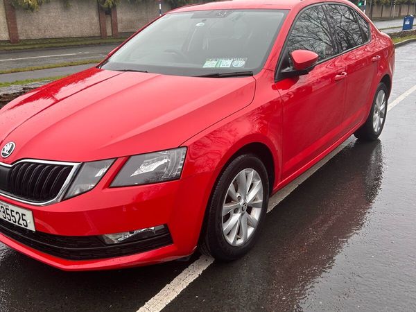 Skoda Octavia Saloon, Diesel, 2019, Red