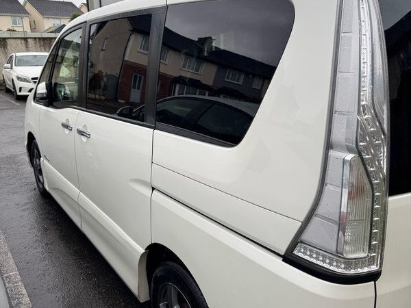 Nissan Serena MPV, Petrol Hybrid, 2014, White