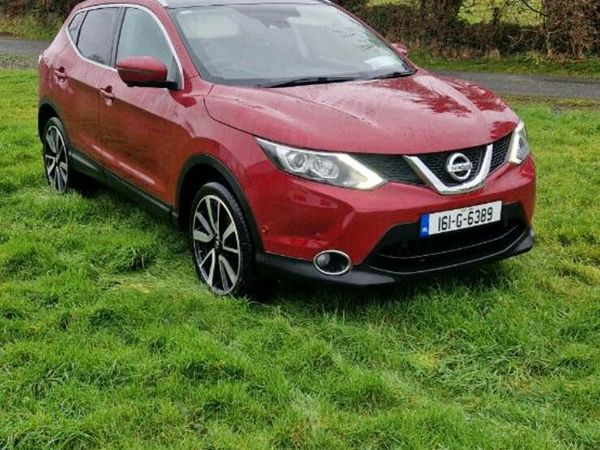 Nissan Qashqai Hatchback, Diesel, 2016, Red