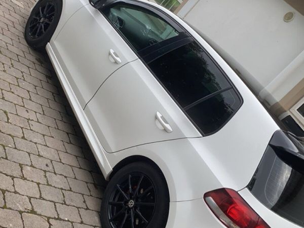Volkswagen Golf Hatchback, Diesel, 2010, White