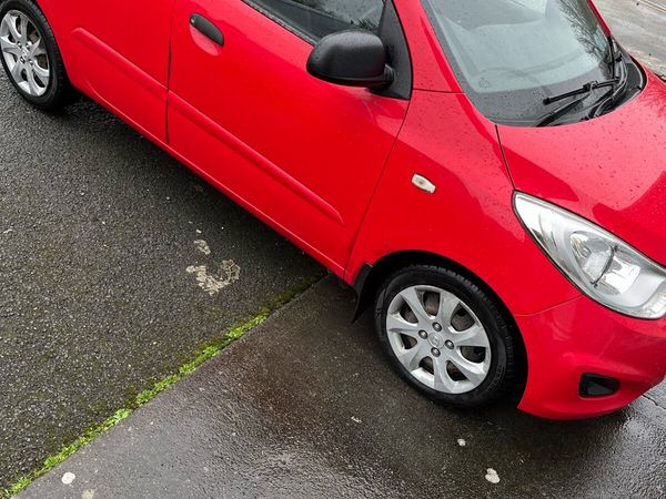 Hyundai i10 Hatchback, Petrol, 2013, Red