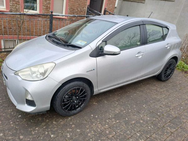 Toyota Aqua Hatchback, Petrol Hybrid, 2014, Silver