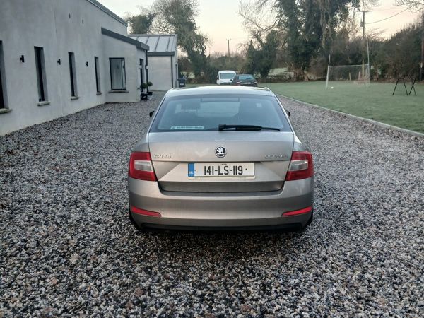 Skoda Octavia Saloon, Diesel, 2014, Beige