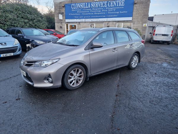 Toyota Auris Estate/Jeep, Diesel, 2013, Bronze