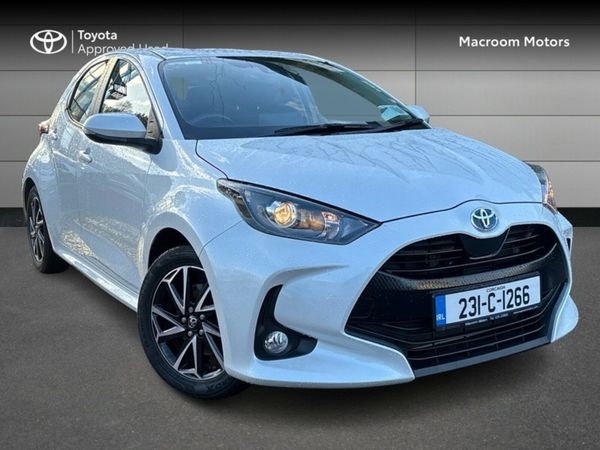 Toyota Yaris Hatchback, Petrol Hybrid, 2023, White