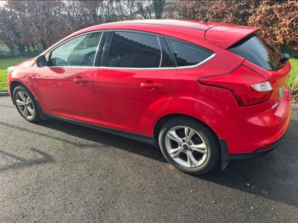 Ford Focus Hatchback, Diesel, 2012, Red