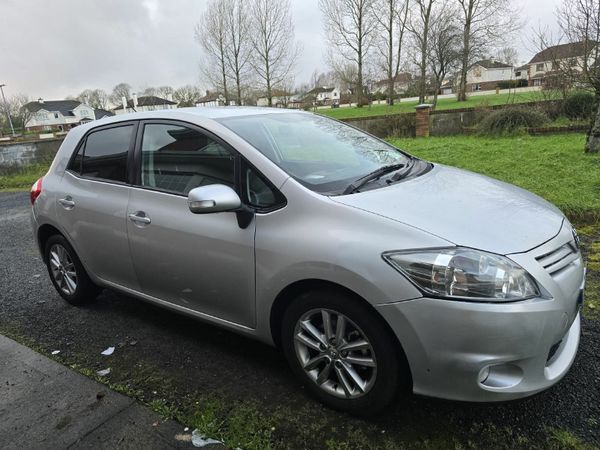 Toyota Auris Hatchback, Diesel, 2011, Silver