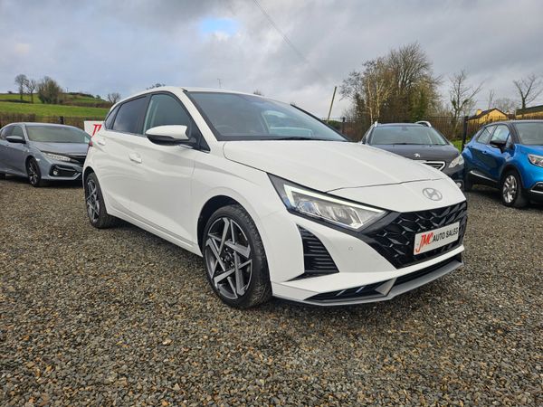 Hyundai i20 Hatchback, Petrol, 2024, White