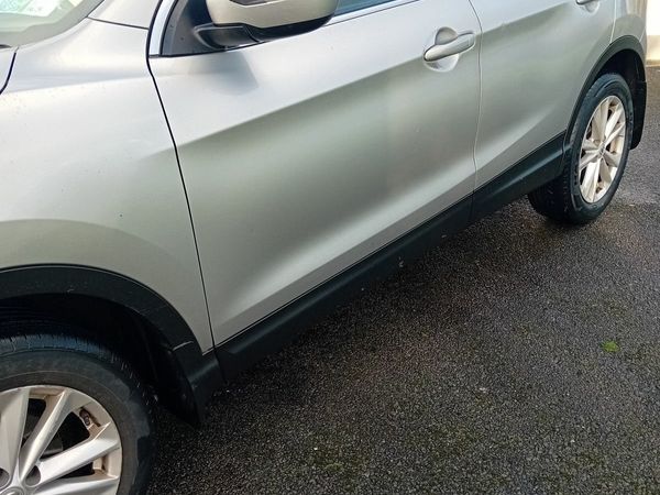 Nissan Qashqai Hatchback, Diesel, 2015, Silver