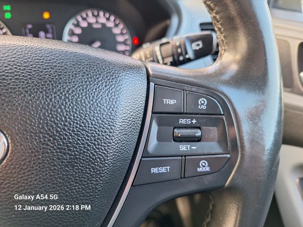 Hyundai i20 Hatchback, Petrol, 2016, White