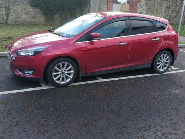 Ford Focus Hatchback, Diesel, 2015, Red