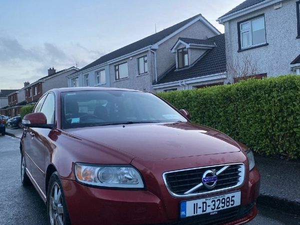 Volvo S40 Saloon, Diesel, 2011, Red