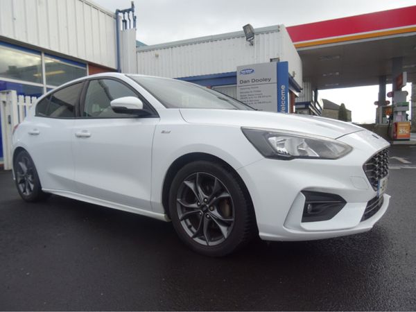 Ford Focus Hatchback, Petrol, 2019, White