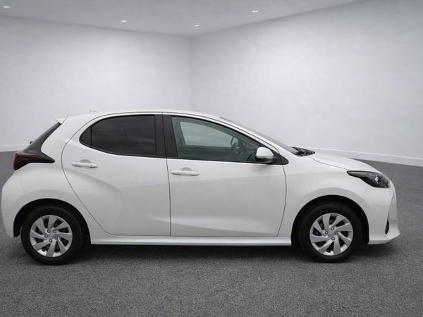 Toyota Yaris Hatchback, Petrol, 2021, White