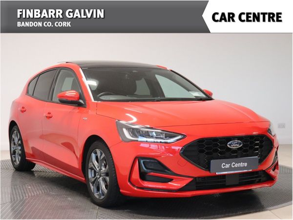 Ford Focus Hatchback, Petrol, 2023, Red