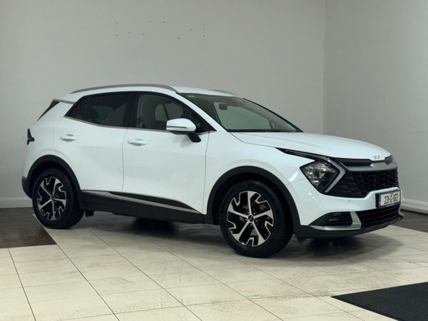 Kia Sportage MPV, Diesel Hybrid, 2023, White