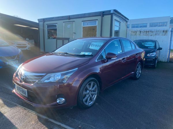Toyota Avensis Saloon, Diesel, 2013, Red