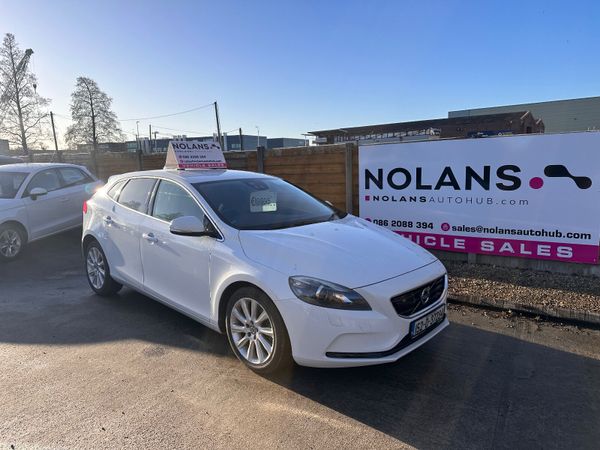 Volvo V40 Hatchback, Petrol, 2015, White