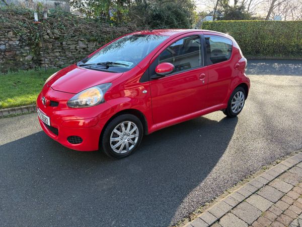 Toyota Aygo Hatchback, Petrol, 2011, Red
