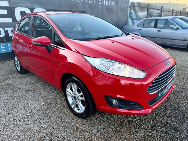 Ford Fiesta Hatchback, Petrol, 2014, Red