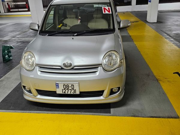 Toyota Yaris Hatchback, Petrol, 2008, Silver