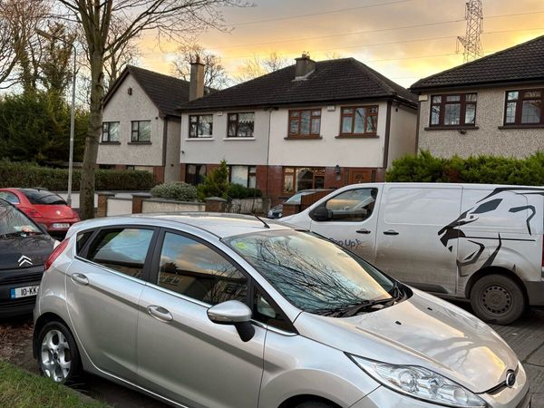 Ford Fiesta Hatchback, Petrol, 2010, Silver