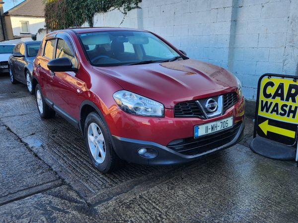 Nissan Qashqai Hatchback, Petrol, 2011, Red