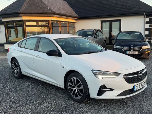 Opel Insignia Hatchback, Diesel, 2021, White
