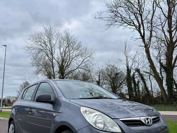 Hyundai i20 Hatchback, Petrol, 2009, Grey