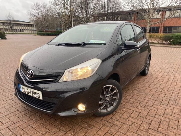 Toyota Yaris Hatchback, Petrol, 2013, Black