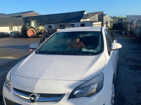 Opel Astra Hatchback, Diesel, 2014, White