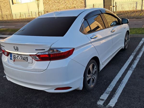 Honda Grace Saloon, Petrol Hybrid, 2016, White