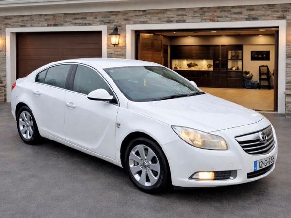 Vauxhall Insignia Hatchback, Diesel, 2012, White