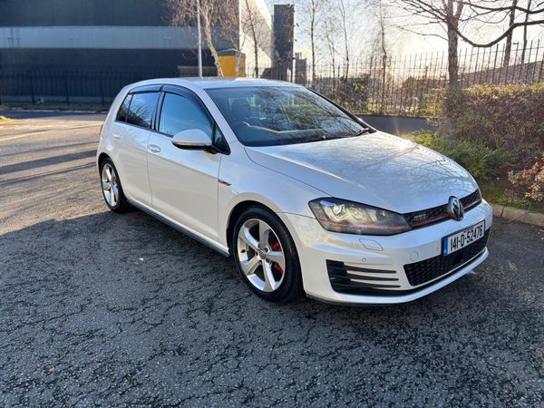 Volkswagen Golf Hatchback, Petrol, 2014, White