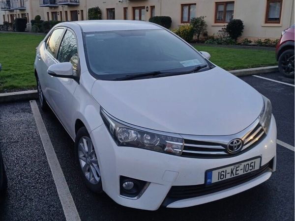Toyota Corolla Saloon, Petrol, 2016, White