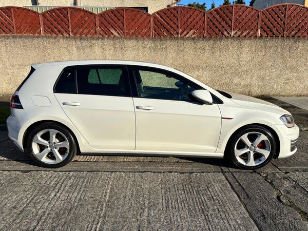 Volkswagen Golf Hatchback, Petrol, 2014, White