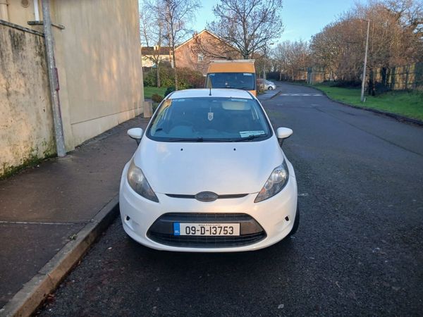 Ford Fiesta Hatchback, Diesel, 2009, White