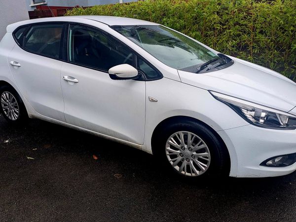 Kia Ceed Hatchback, Diesel, 2014, White