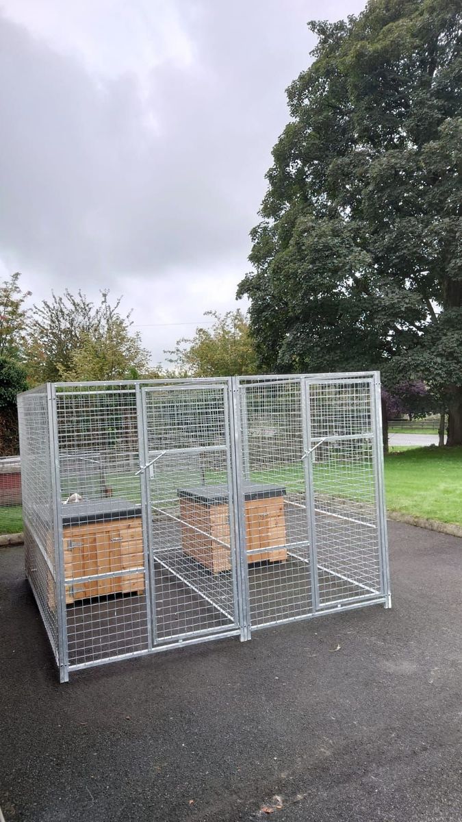 Galvanised store dog kennels