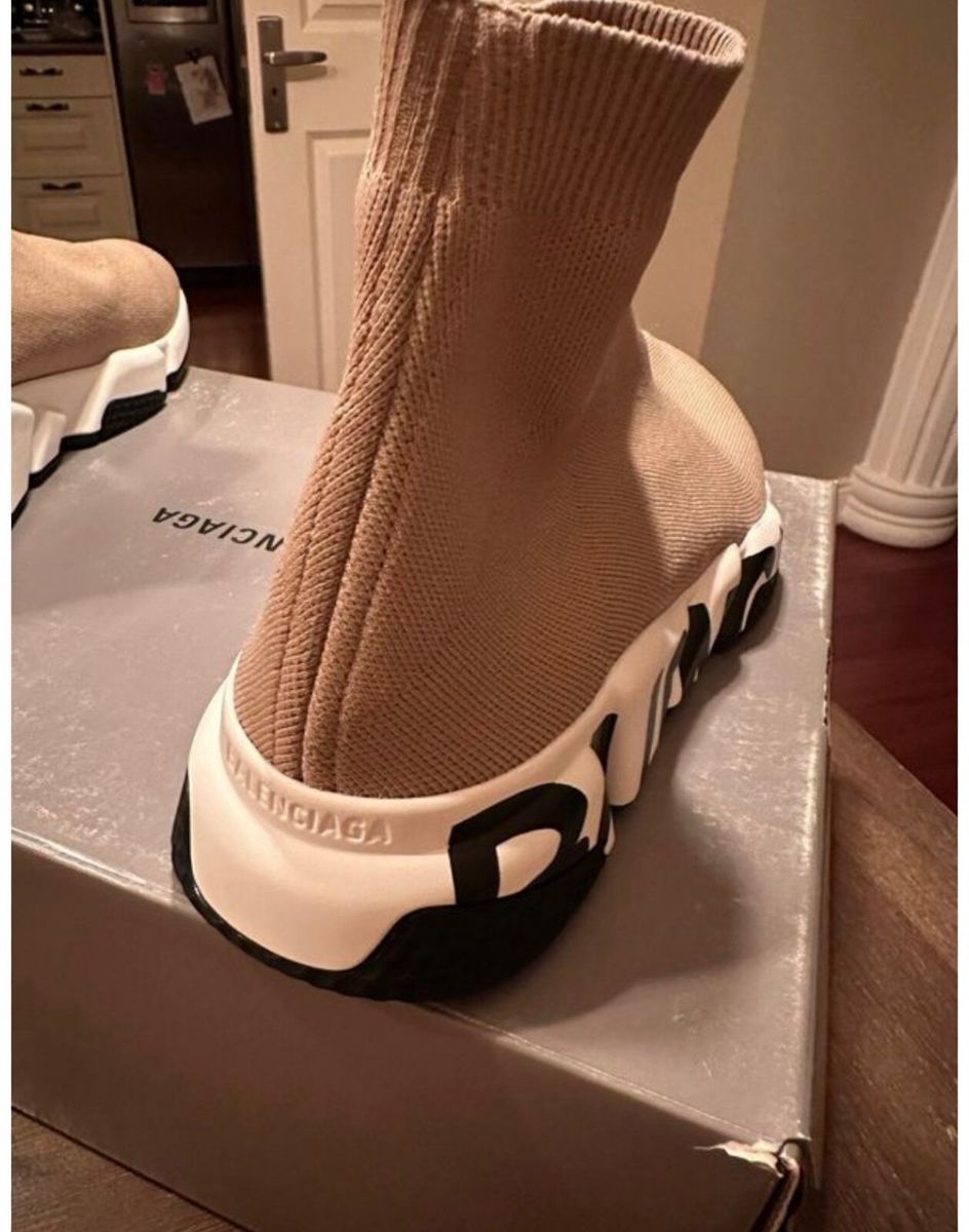 Tan balenciaga outlet speed trainer