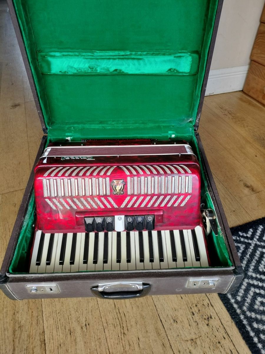 Parrot piano on sale accordion price