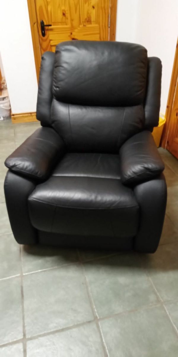 Done deal best sale fireside chairs