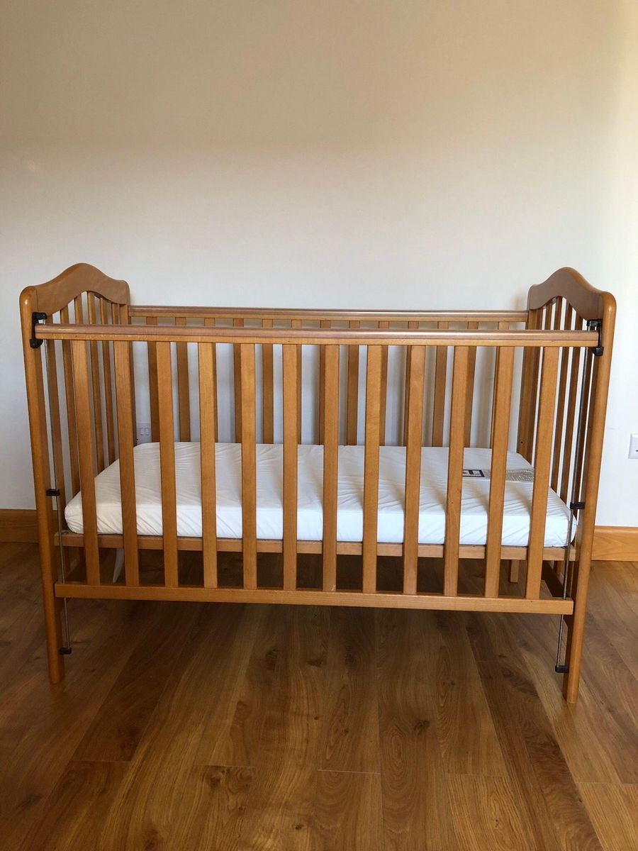 Mamas and papas lucia cot outlet bed