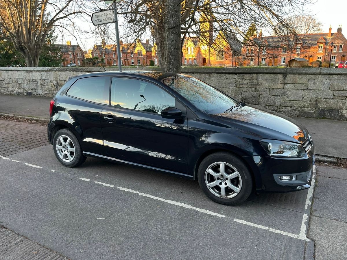 2011 - Volkswagen Polo Manual